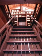 土蔵内の階段
