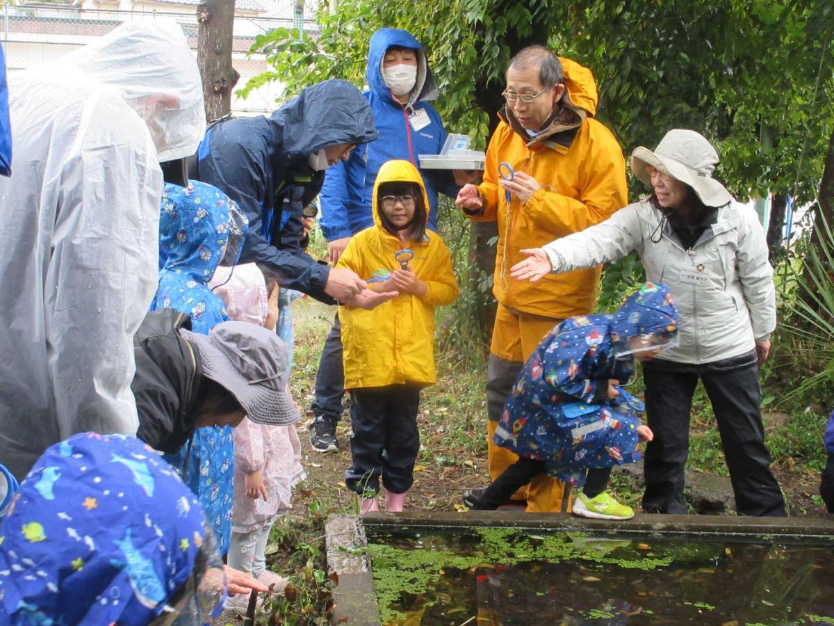 いのちの森の池の近くで観察