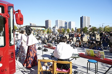 大勢の観客でにぎわうIKE・SUNPARK