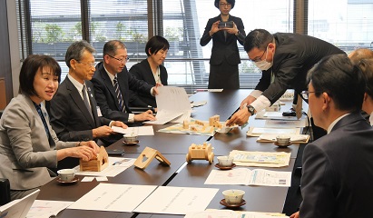 協定更新セレモニーの様子