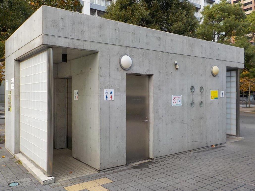 日出町第二公園バリアフリートイレ入口