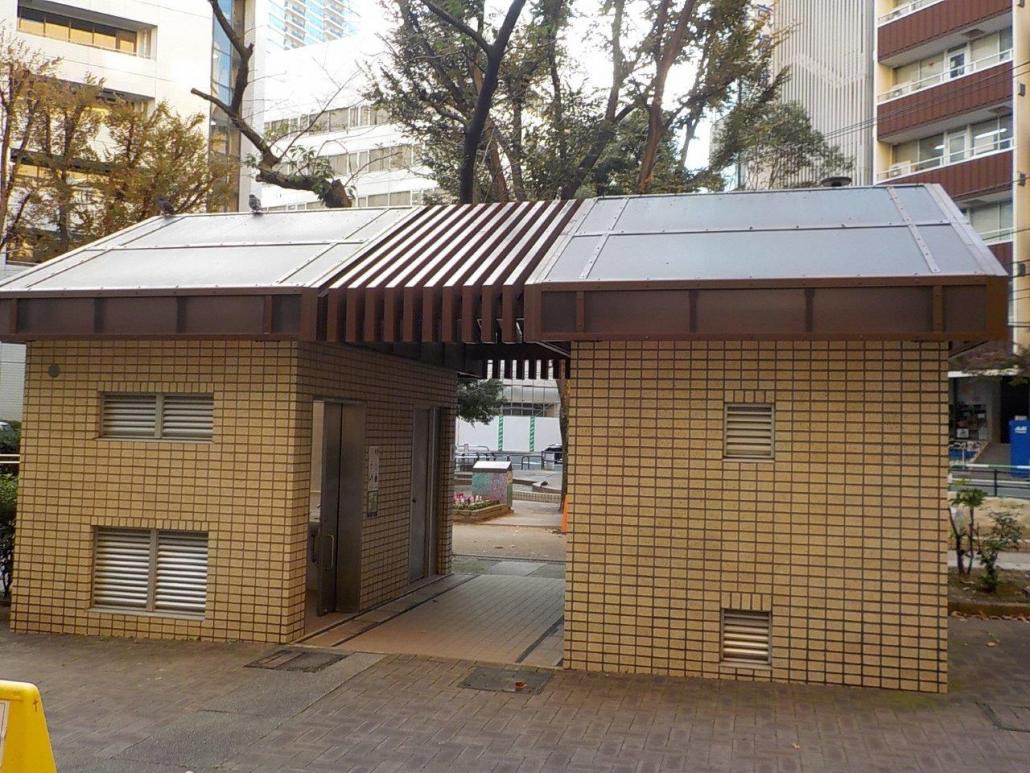 日出町公園バリアフリートイレ入口