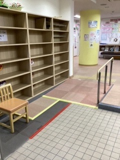区民ひろば豊成出入口スロープ