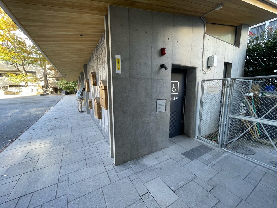 南池袋公園バリアフリートイレ入口