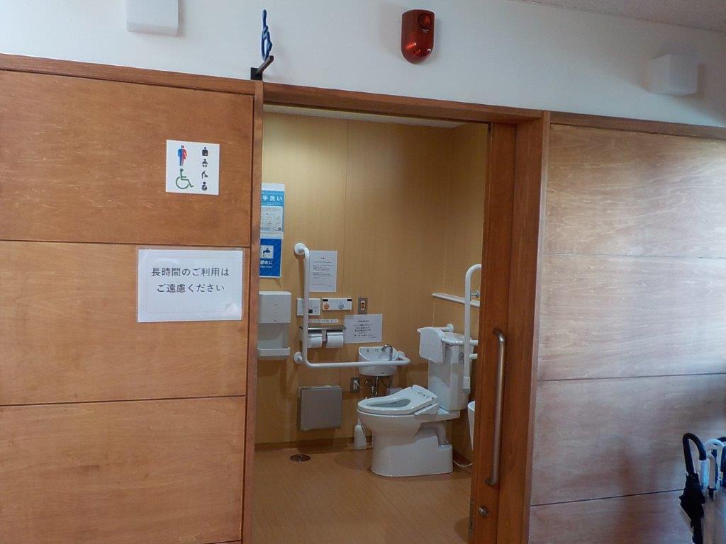 雑司が谷公園丘の上テラスバリアフリートイレ入口