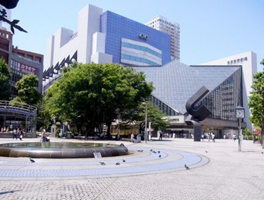 東京芸術劇場と池袋西口公園