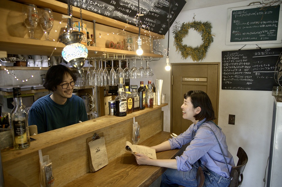 カウンター対面2人