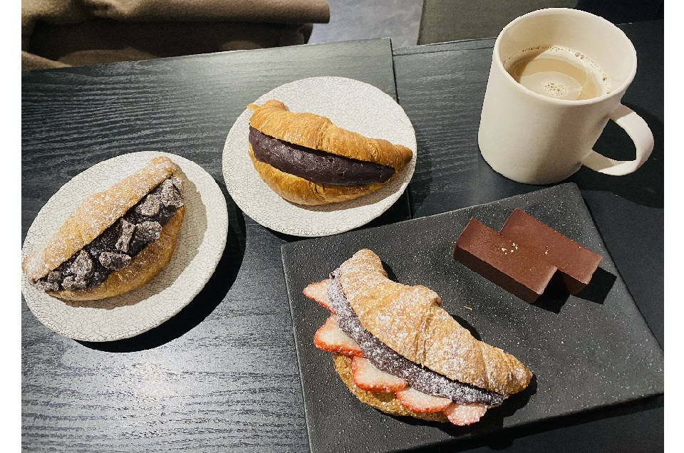 あん処テーブルのクロワッサンたち
