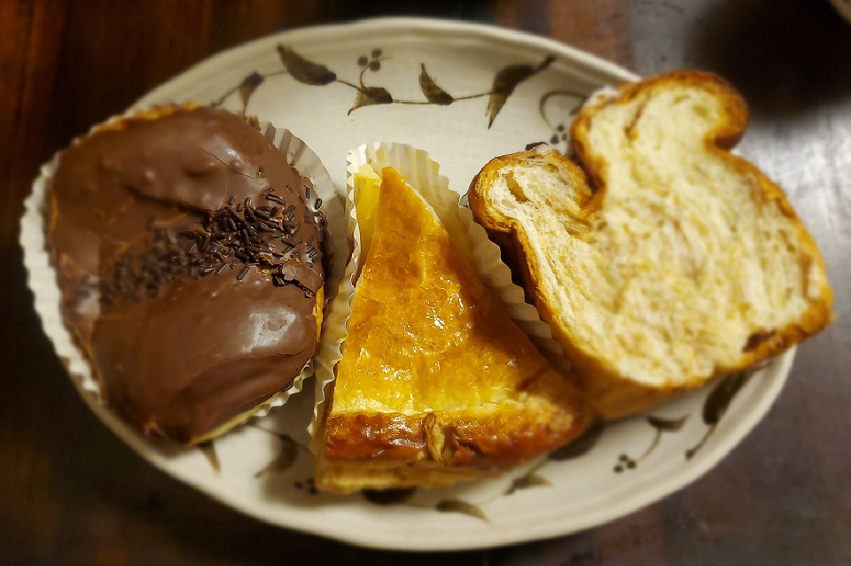 パン屋巡りミツワベーカリーショコラパンとメイプルパン