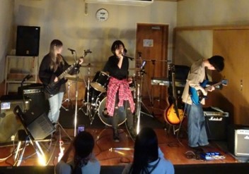 バンド演奏の様子