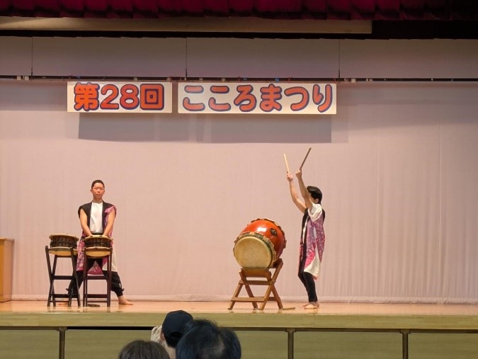 和太鼓を奏でる姿