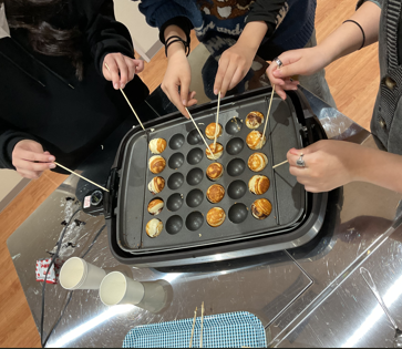 鈴カステラを作る様子