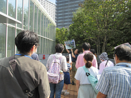 豊島の森観察ツアーの様子