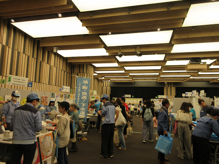 会場の賑わい