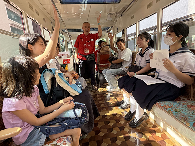 豊島岡女子学園のイケバスツアーの様子