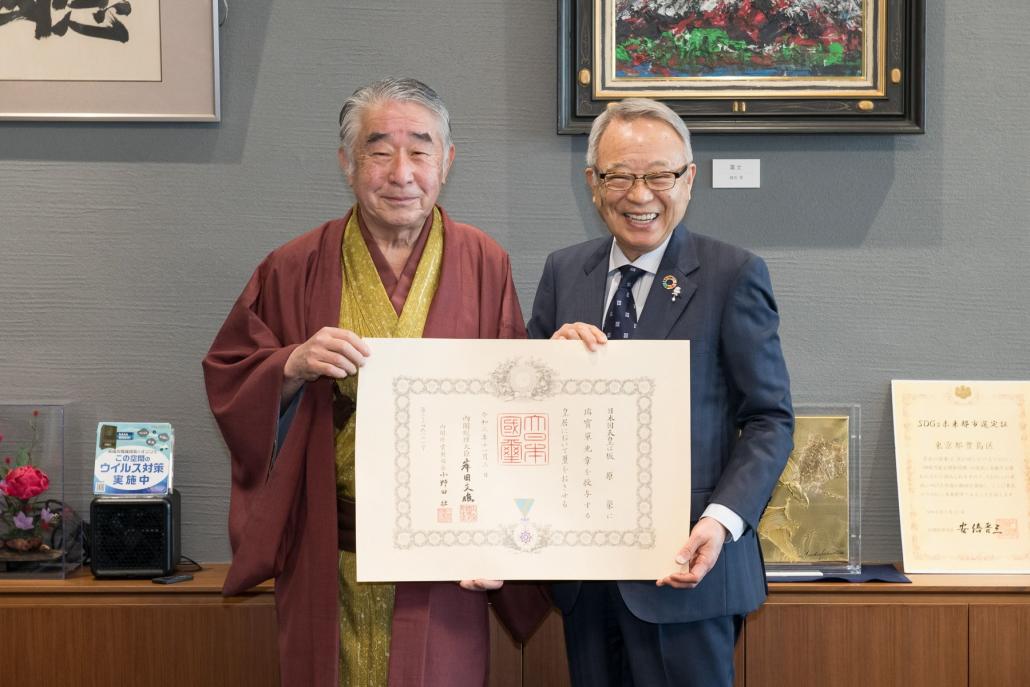 左が坂原氏、右が高野区長
