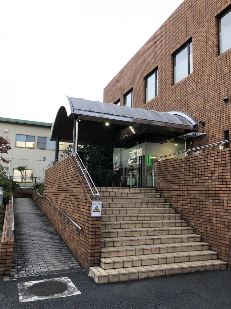 池袋図書館出入口スロープ