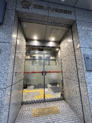 三菱UFJ信託銀行株式会社自動ドア