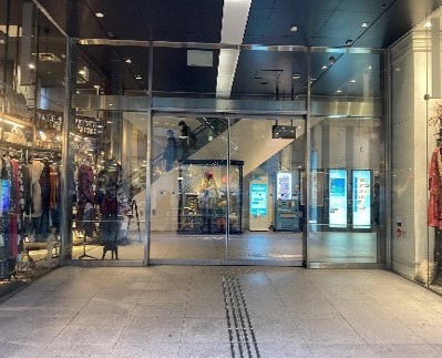 Esola池袋自動ドア
