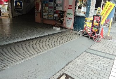 池袋ロサボウル出入口スロープ