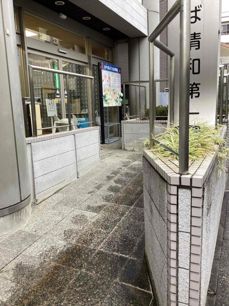 区民ひろば清和第一出入口スロープ