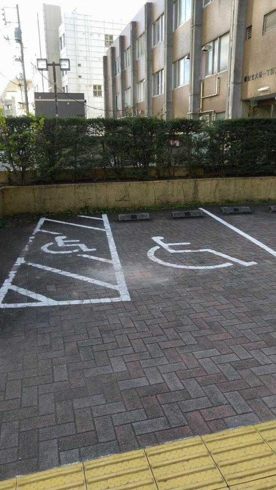 東部区民事務所車いす対応駐車場