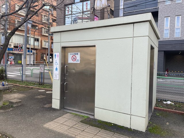 宮仲公園バリアフリートイレ入口