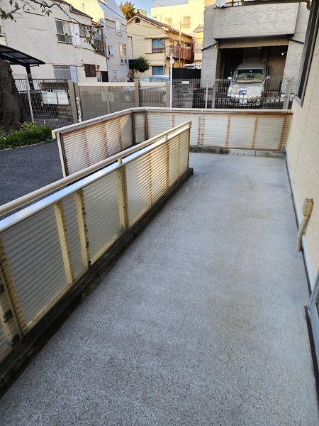 東部子ども家庭支援センター出入口スロープ