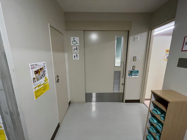 豊島体育館バリアフリートイレ入口