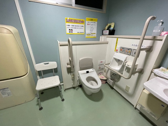 豊島体育館バリアフリートイレ