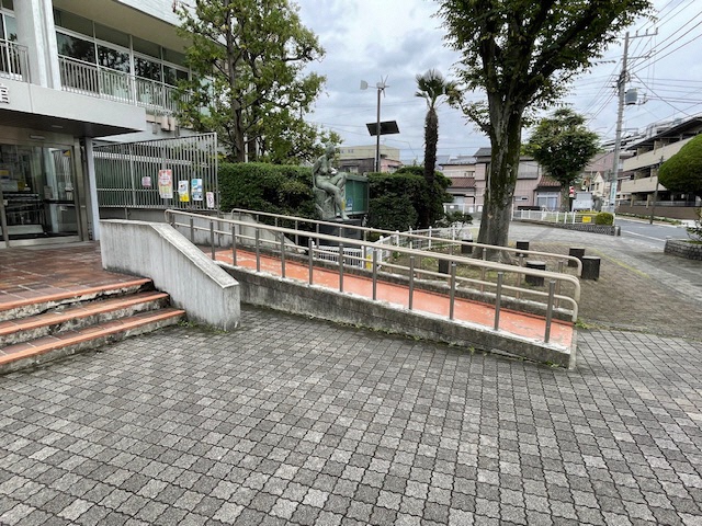 豊島体育館出入口スロープ