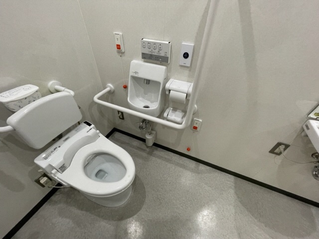 ふるさと千川館バリアフリートイレ