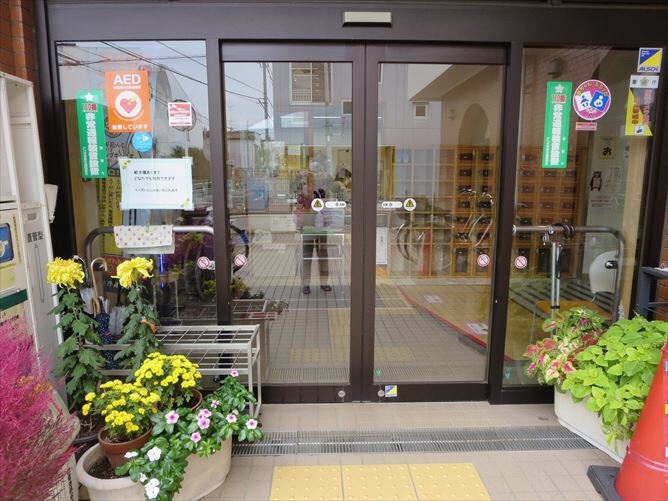 区民ひろば千早自動ドア