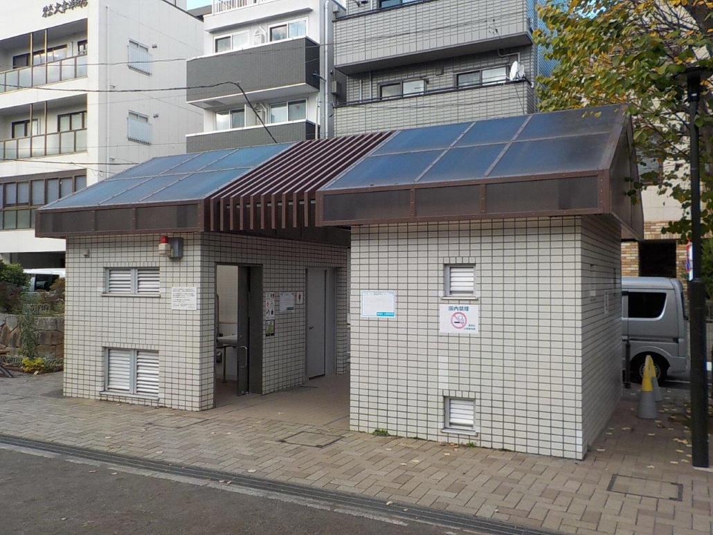 南大塚公園バリアフリートイレ入口