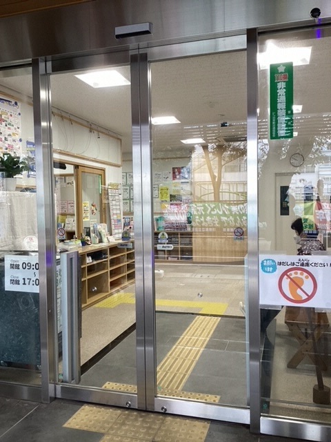 区民ひろば椎名町自動ドア