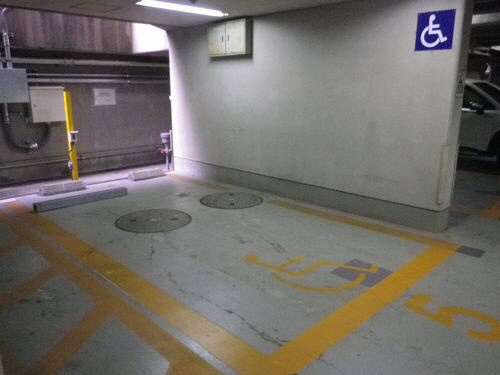 雑司ヶ谷地域文化創造館車いす対応駐車場