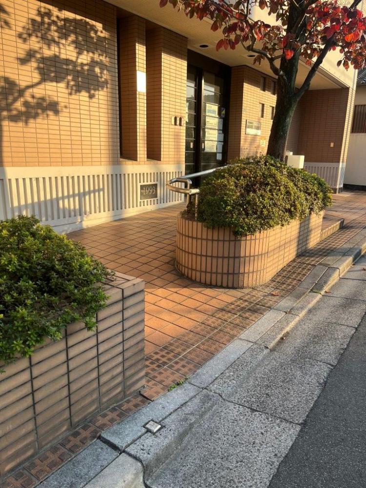 池袋本町第二区民集会室出入口スロープ