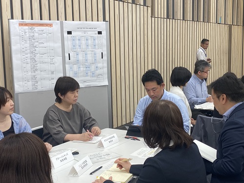 小学校ブロックごとの意見交換の様子