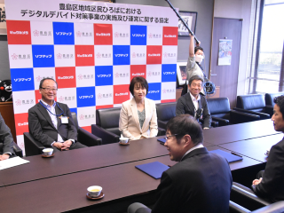 協定締結式の様子
