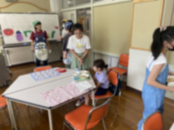 5年生が給食を持ってきてくれました