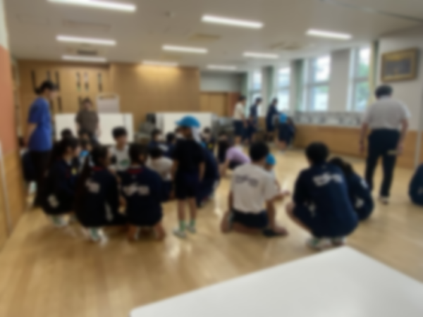 西巣鴨幼稚園年長児と巣鴨北中学校3年生との交流活動1