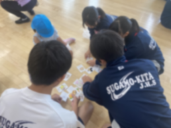 西巣鴨幼稚園年長児と巣鴨北中学校3年生との交流活動2