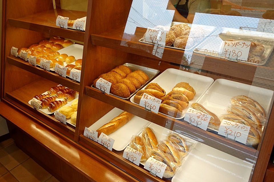 ベーカリーハラダのショーケース１