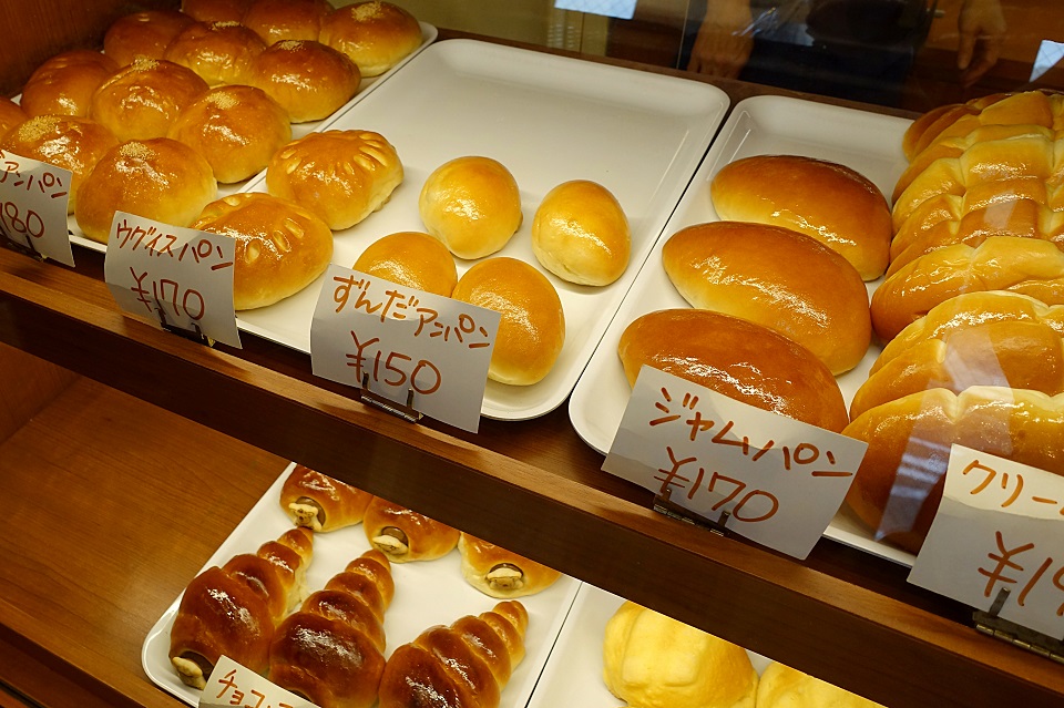 ベーカリーハラダのショーケース２