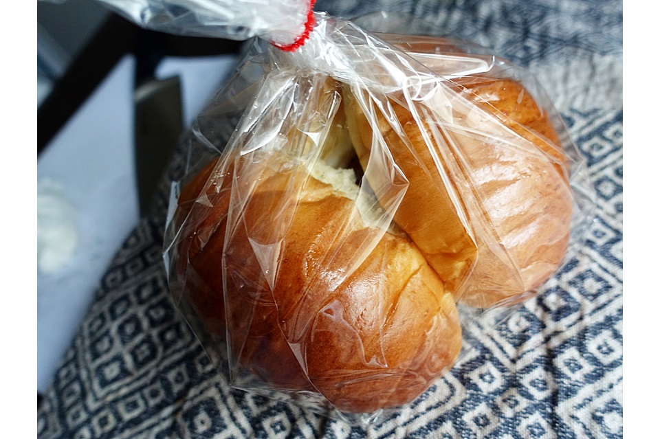 ベーカリーハラダのロールパン１