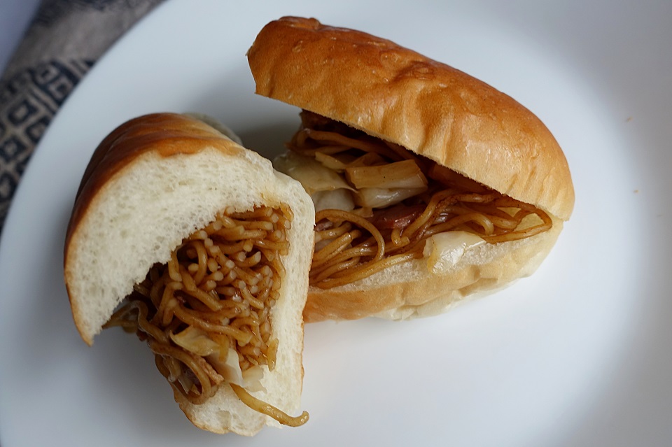 ベーカリーハラダの焼きそばパン