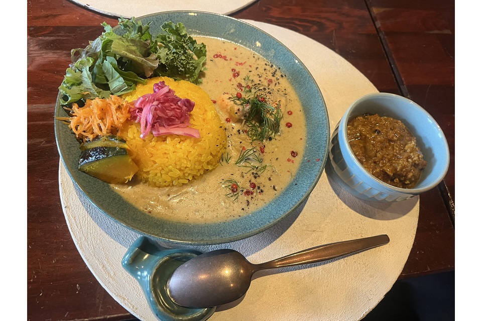 サーモンとフレッシュハーブのホワイトカレー
