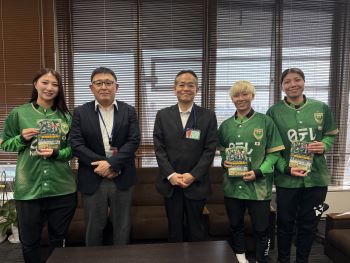 東京ヴェルディの選手たちとの写真