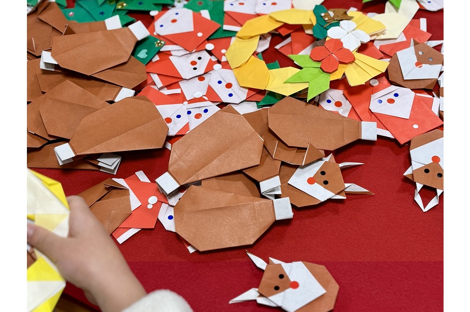 女子栄養大学子ども食堂　折り紙サンタ