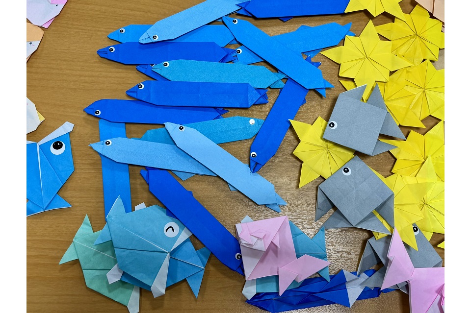 女子栄養大学子ども食堂 折り紙魚